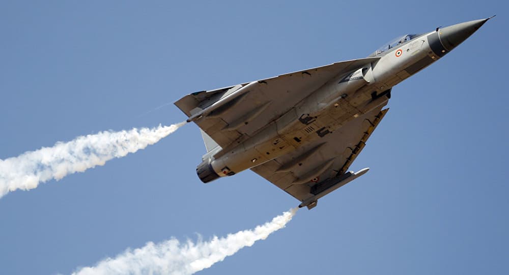 الهند تختبر طائرة “تيجاس” بعد تزويدها بصواريخ روسية وإسرائيلية