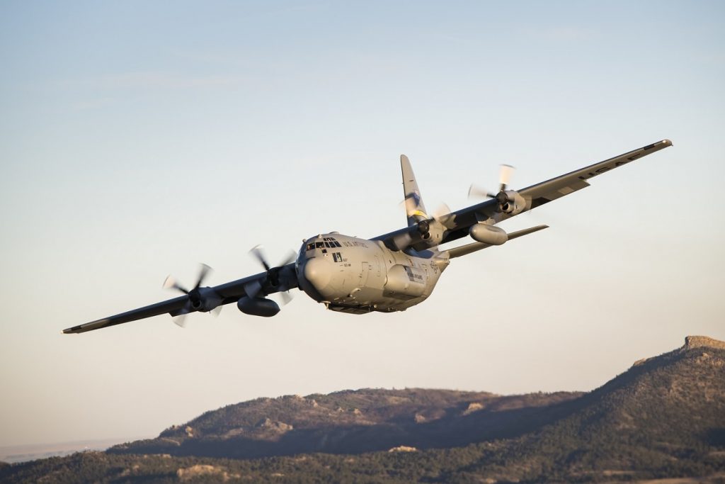 سقوط طيار من طائرة C-130 العسكرية أثناء التدريب فوق خليج المكسيك