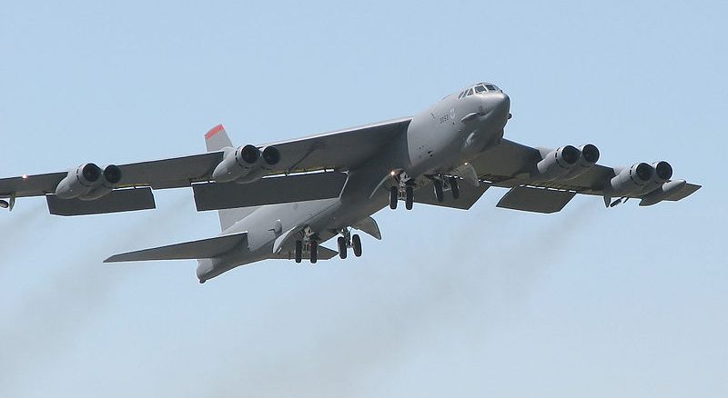 800px-B52.climbout.arp