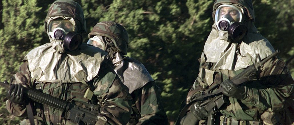 Soldiers_at_MOPP_level_4