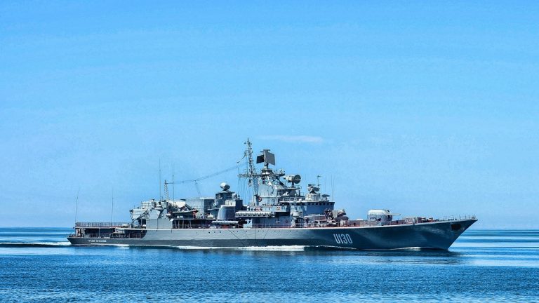 رغم الرفض الإيراني ..اليابان ترسل قواتها إلى الشرق الأوسط لحماية السفن