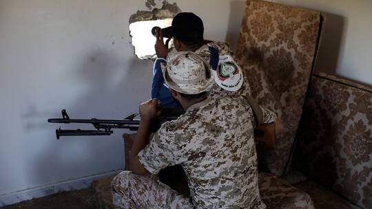 رصد مقاتلين سوريين في ليبيا يقاتلون لصالح الوفاق..فيديو