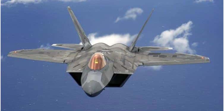 أمريكا تدعم وتطور مقاتلات F-22 Raptor