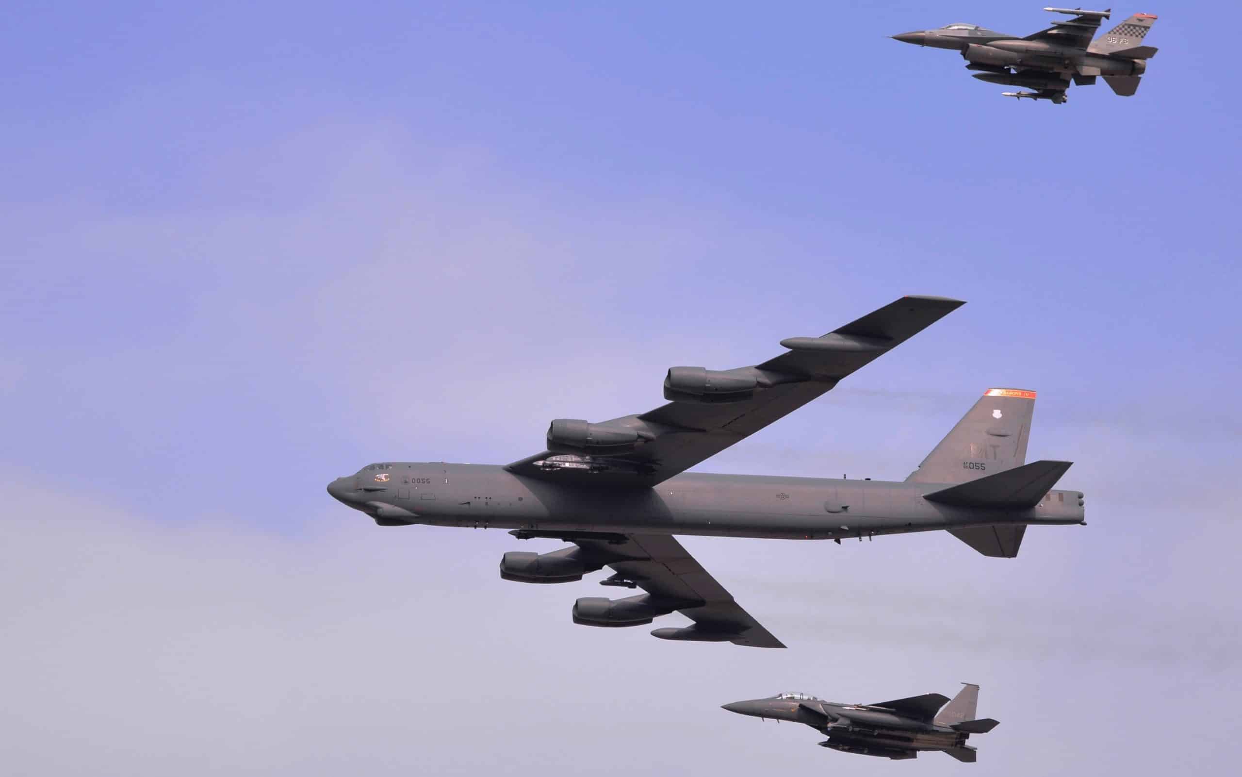 أمريكا تسحب الأسلحة النووية من القاذفة B-52H لعدم فعاليتها
