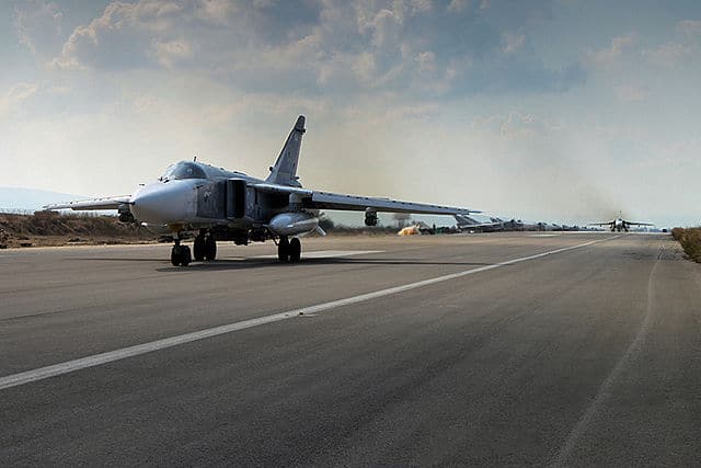 هجوم جوي على قاعدة حميميم الروسية والدفاع الجوي يتصدى لها
