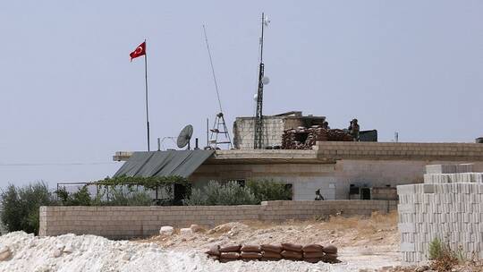 تركيا تحاول وقف تقدم الجيش السوري شمالا بإقامة نقاط عسكرية جديدة