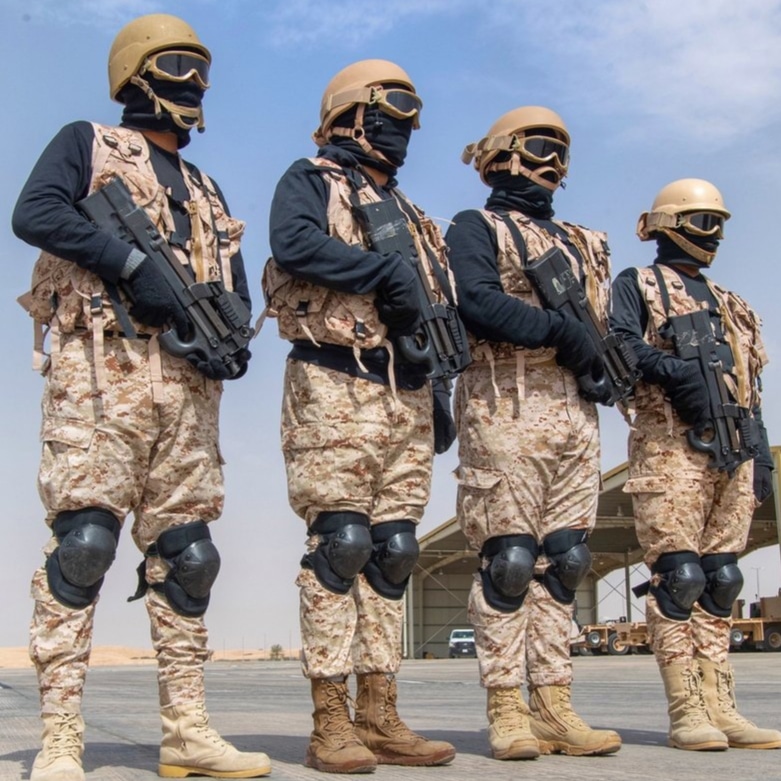 الحرس الوطني السعودي يستعرض فنون القتال بفرضيات الاقتحام الجوي ..صور