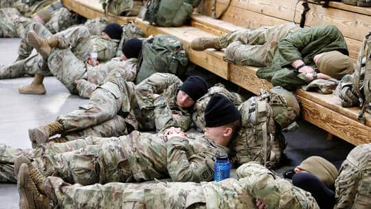 تقنية عسكرية  تساعد الجنود على النوم في دقيقتين!!