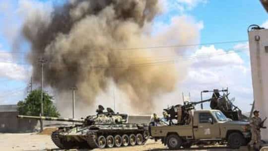احتدام المعارك الشرسة في ليبيا والهدف قاعدة الوطية