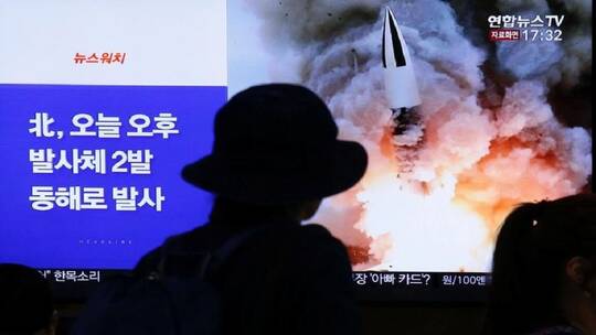 كوريا الشمالية تختبر قاذفة صواريخ ضخمة متعددة الفوهات