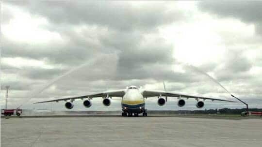 أضخم طائرة نقل في العالم تحلق لأول مرة..فيديو