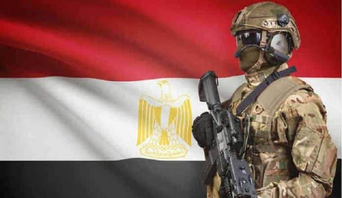 مصر ترسل سفينة أسلحة لقوات حفتر 