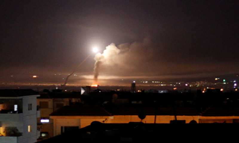 إنفجارات تهز محيط دمشق جراء هجوم صاروخي إسرائيلي ..فيديو