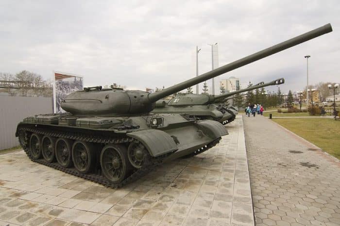 800px-Tank_T-54_in_Verkhnyaya_Pyshma-e1587798475299.jpg