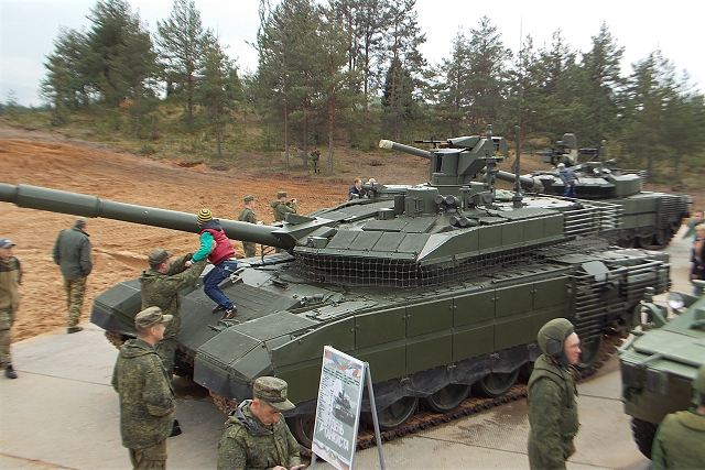 الجيش الروسي يستلم دبابات T-90M ومركبات عسكرية جديدة