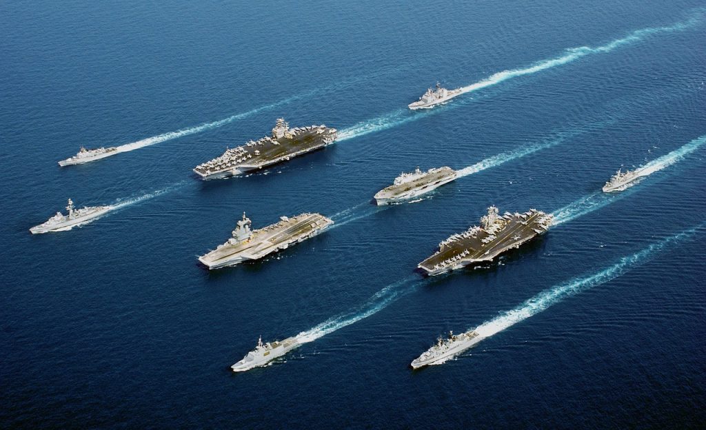 سفن حربية إيرانية تتسبب بمضايقات خطيرة للبحرية الأمريكية في الخليج