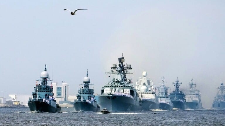 البحرية الروسية تعزز اسطولها بستة سفن و غواصات قتالية متطورة