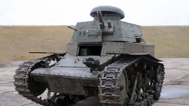 روسيا ترمم أول دبابة سوفيتية من طراز”إم إس – 1″ للمشاركة بأعياد النصر