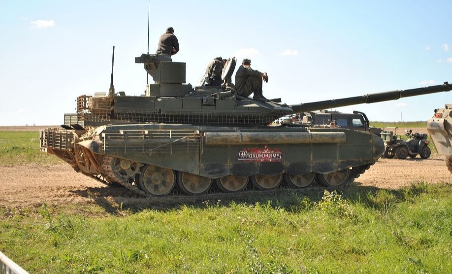 الجيش الروسي يستلم دبابات T-90M ومركبات عسكرية جديدة