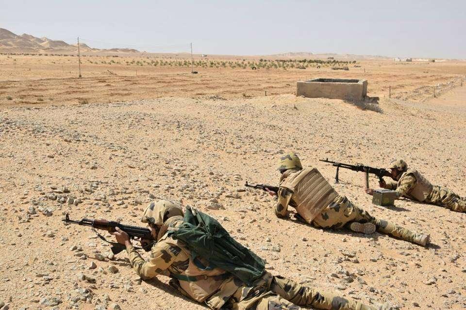 الجيش المصري يقتل 13 إرهابيا ويعثر على أسلحة وذخائر في سيناء
