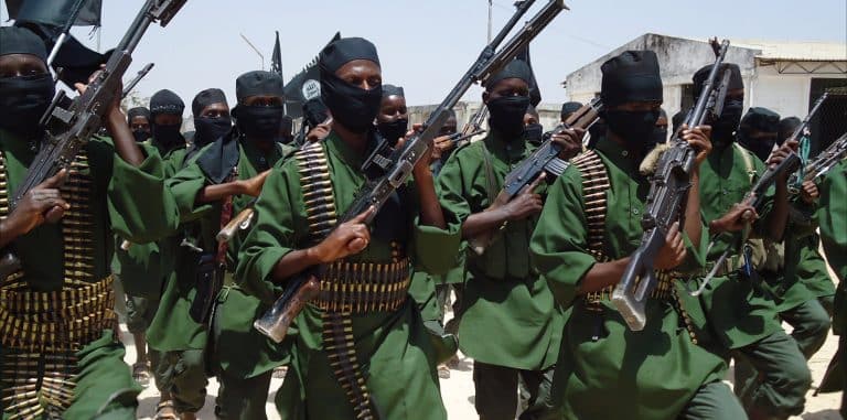 حركة الشباب تتبنى هجوماً انتحارياً يسفر عن مقتل محافظ مدغ الصومالي و 3 من حراسه