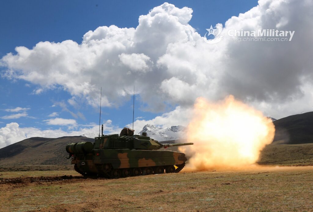 تنشر الصين أحدث الدبابات خفيفة الوزن على حدود جبال الهيمالايا مع الهند