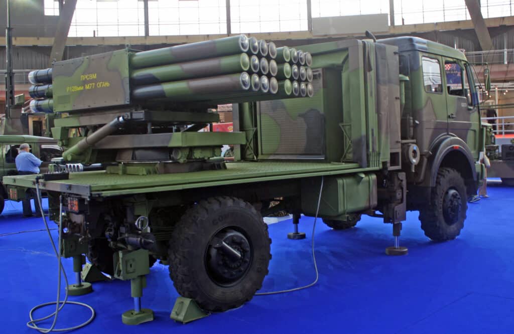 LRSVM M18 مركبة إطلاق صواريخ معيارية جديدة متعددة الصواريخ صناعة صربية