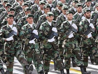 إيران تكشف عن أربعة أسلحة وصفتها "بالمذهلة "