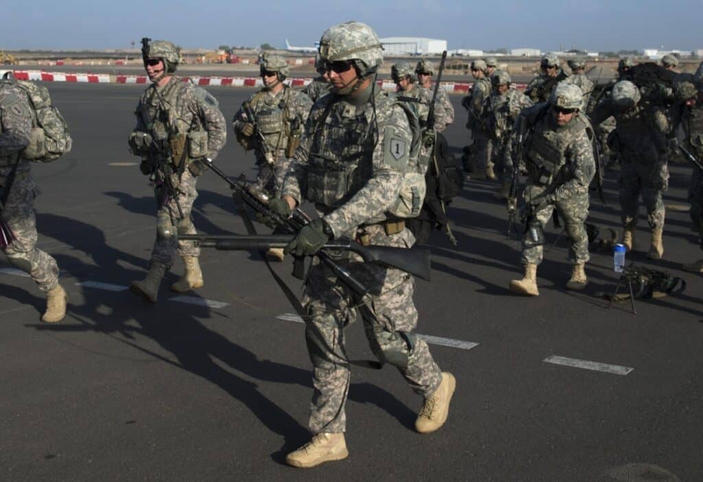 أمريكا تحشد قوات عسكرية غير مسبوقه قرب الصين 