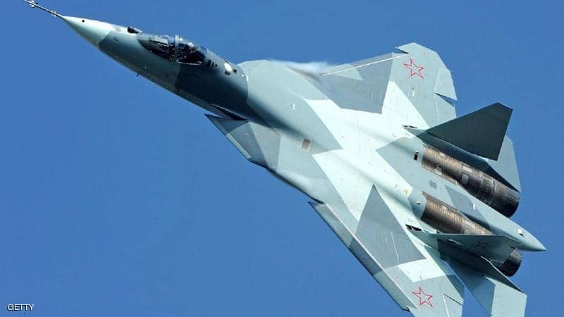 شاهد مقاتلة سوخوي روسية تعترض طائرة تجسس أميركية.. فيديو