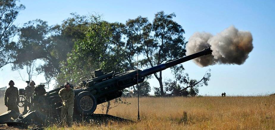 أستراليا تزود قواتها بمدافع هاوتزر وقاذفات صواريخ ذاتية الدفع