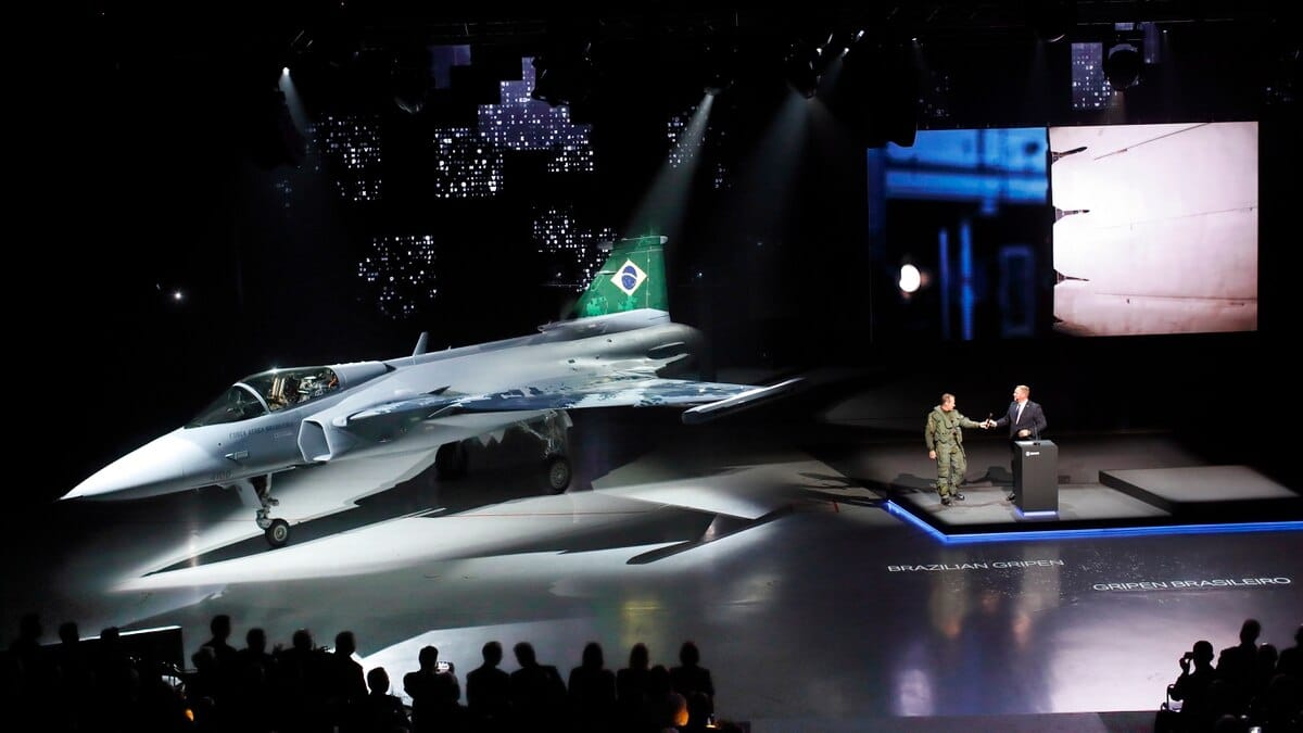 البرازيل تبدأ بانتاج طائرات Gripen السويدية بالتعاون مع شركة SAAB