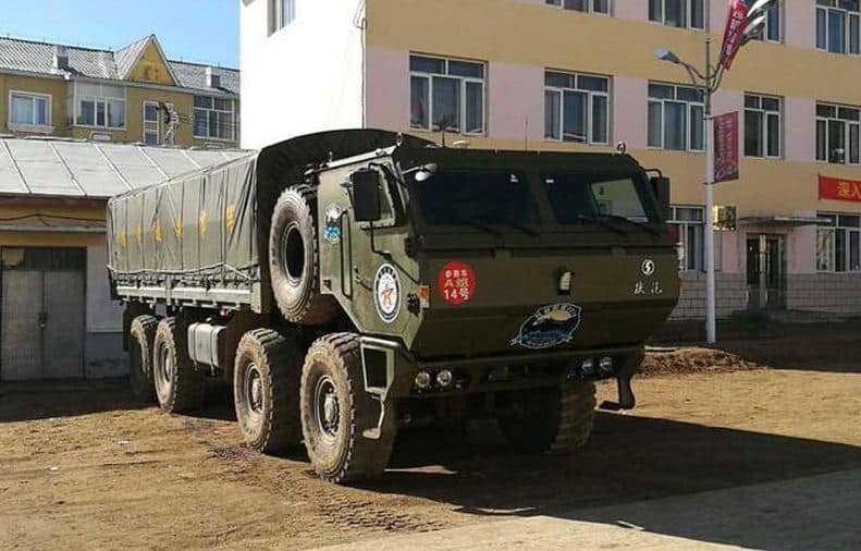Shaanxi شاحنة عسكرية صينية جديدة شبيهة HEMTT الأمريكية