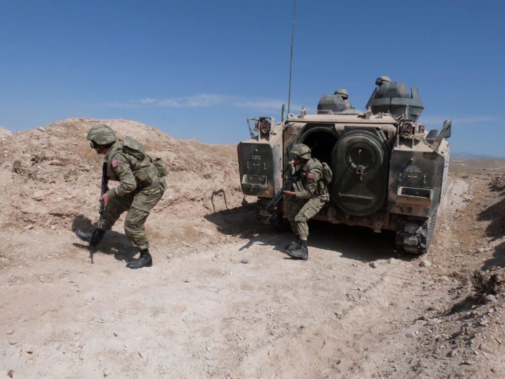 تركيا تشعل الخلاف بين إرمينيا وأذربيجان بمناورات عسكرية