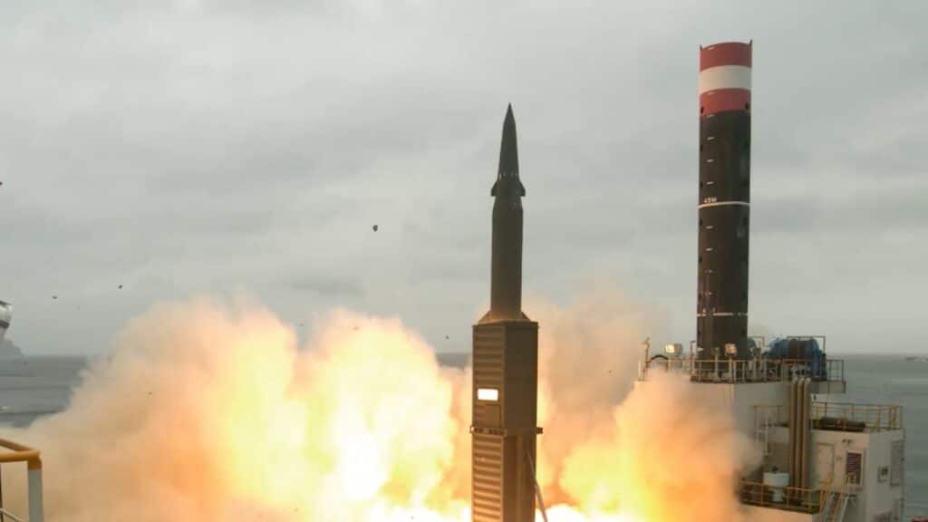 كوريا الجنوبية تجري تجربة إطلاق صاروخ باليستي جديد