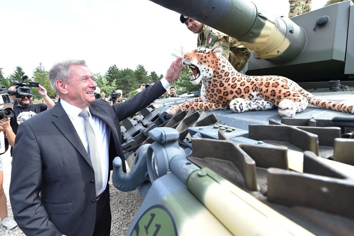 هنغاريا تتسلم الدفعة الأولى من دبابات Leopard-2 الألمانية