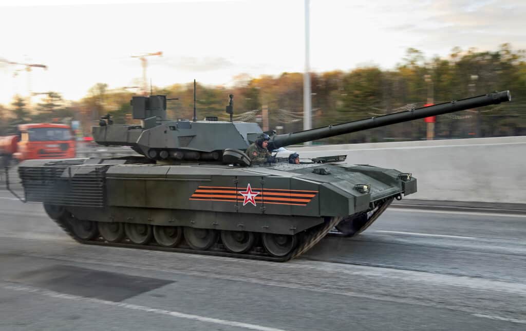 ما هو عدد دبابات القتال الرئيسية في روسيا ؟