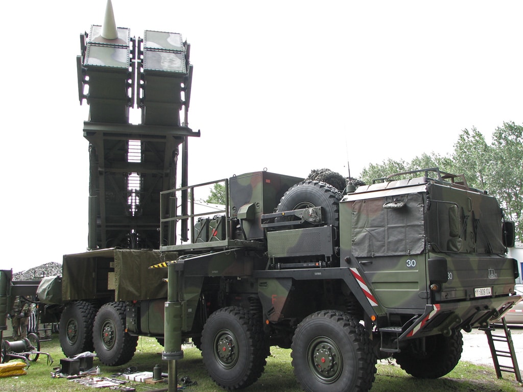 رومانيا تتسلم أول صاروخ دفاع جوي أمريكي من طراز PAC-3 MSE Patriot