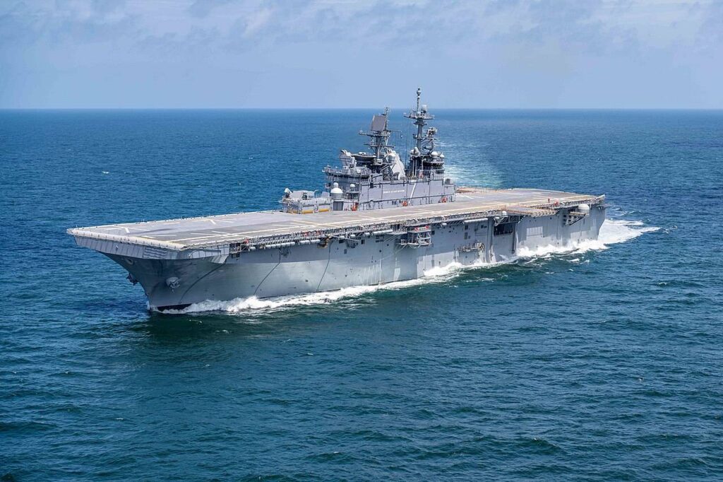أحدث سفينة هجومية برمائية تابعة للبحرية الأمريكية تصل إلى سان دييغو