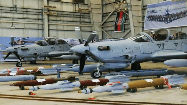الولايات المتحدة تقدم 4 طائرات من طراز “أي- 29” لأفغانستان
