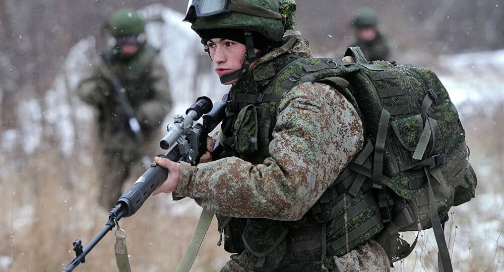 بزة عسكرية روسية مزودة بدرون وأدوات قتالية خارقة