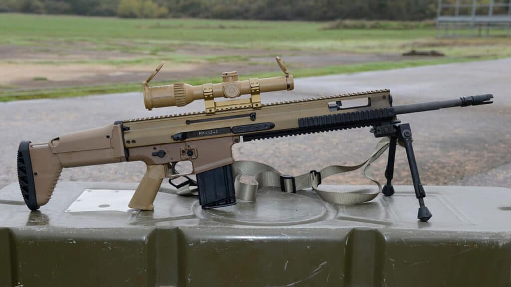 الجيش الفرنسي يخوص أول تدريب له على بندقية قنص جديدة من طراز FN SCAR-H-PR