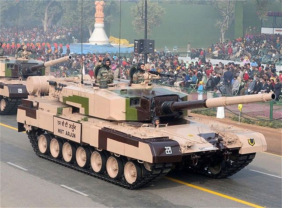 الهند تختبر ATGM الموجه بالليزر من دبابة القتال الرئيسية Arjun MBT