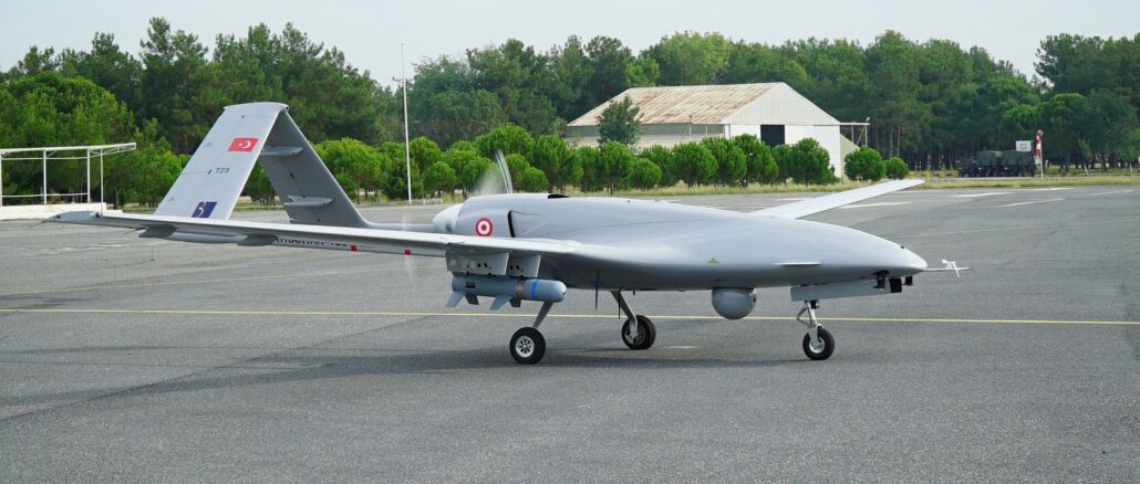 أوكرانيا تشتري المزيد من طائرات Bayraktar TB2 من تركيا تخطط وزارة الدفاع الأوكرانية لشراء ما يصل إلى 48 طائرة بدون طيار من طراز Bayraktar Tactical Block 2 (TB2) .