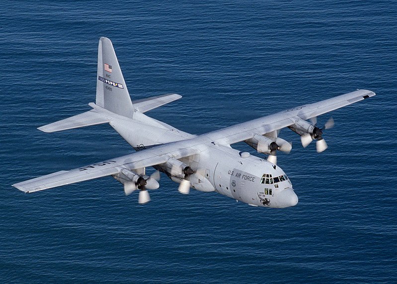 طائرة نقل عسكرية من طراز C-130 تقوم بهبوط اضطراري في روسيا