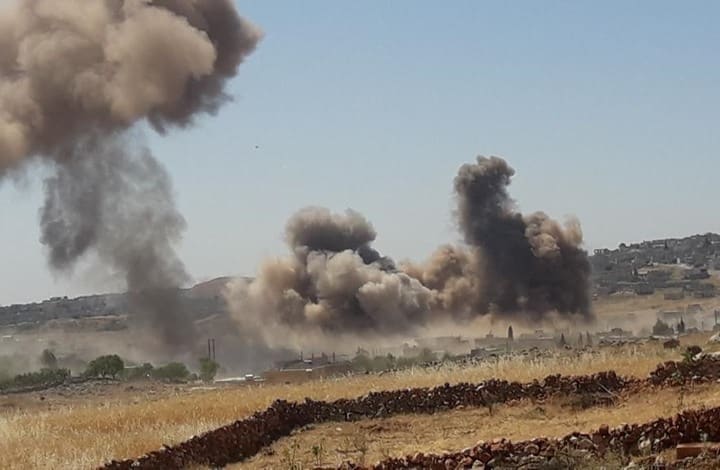 الجيش السوري يقصف إدلب بشكل مكثف وأنباء عن إنسحابات تركية جديدة
