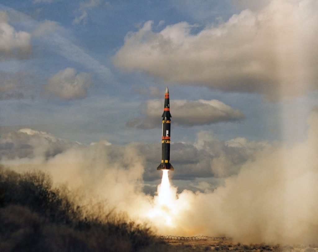 صاروخ بيرشينج 2 الباليستي متوسط ​​المدى يعود لمقره بعد التجديدات
