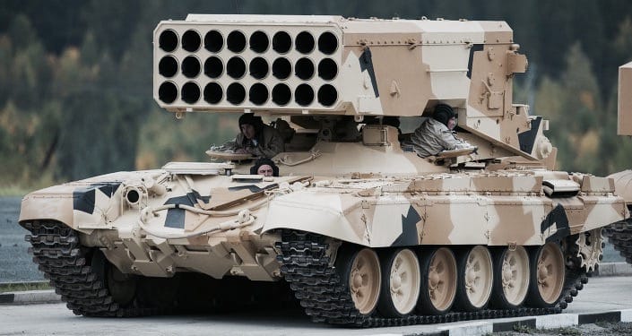 الصناعة الروسية ترقي قاذفات اللهب الثقيلة المتعقبة TOS-1A