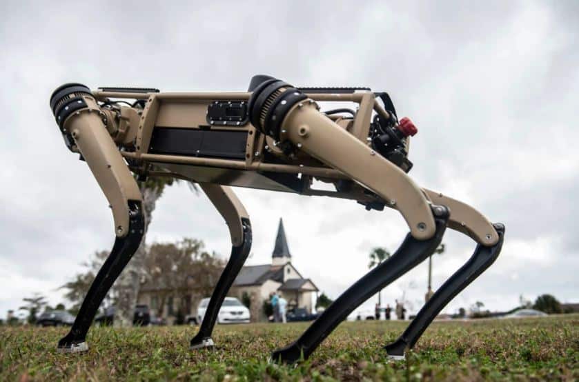 سلاح الجو الأمريكي يجند روبوتات تشبه الكلاب في أفواج الدفاع