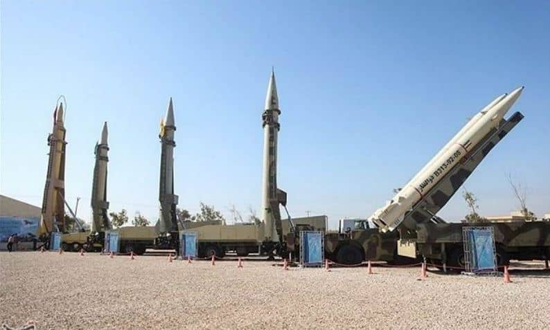 إيران تكشف عن أنظمة إطلاق صواريخ باليستية ذكية جديدة